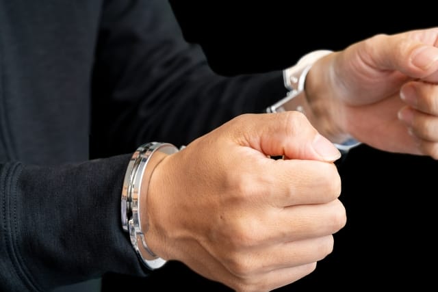 口座を売って逮捕された場合の流れ