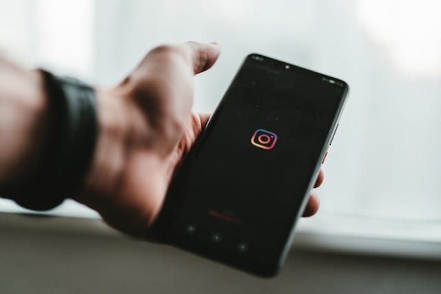 Instagramの「個人融資」とは?